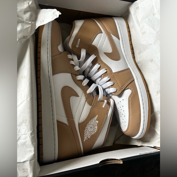 Air Jordan 1 Mid